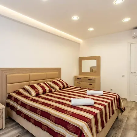 Star Rent Decebal 99h Apartment *